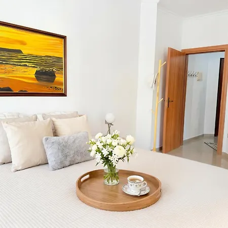 Apartament Cozy By The 106 *
